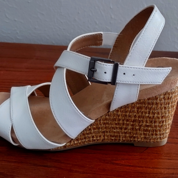 Shoes - Women's shoes size 6